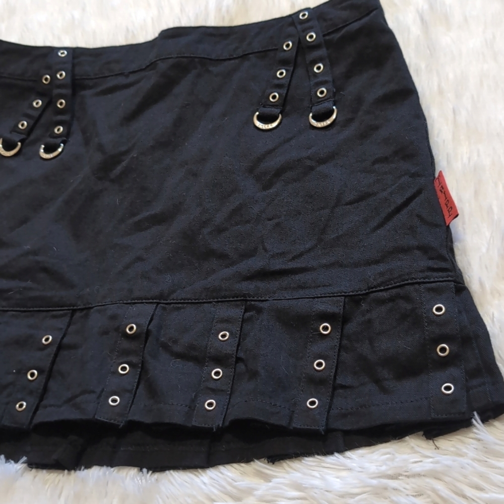 Y2K Tripp NYC Black Pleated Hem Skirt with Silver Grommets & D Rings Small - Picture 4 of 12